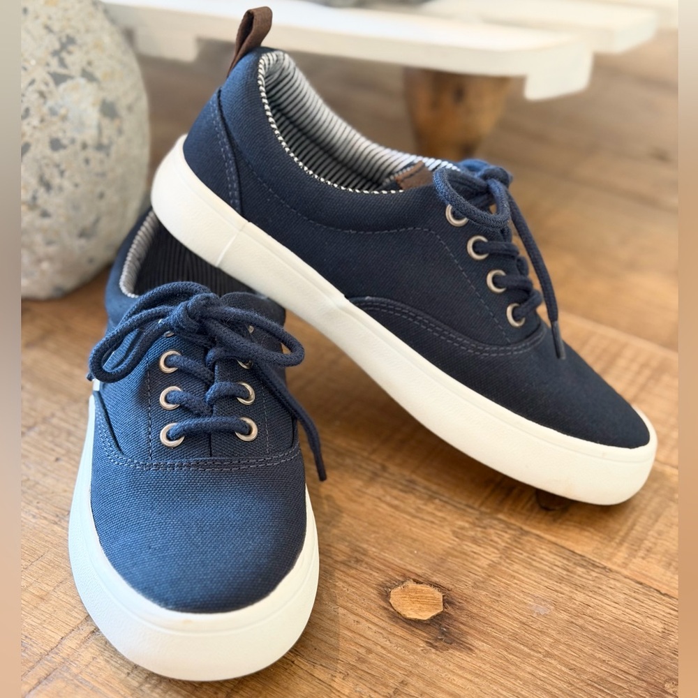 Cat and Jack Jett Canvas Lace-Up Sneakers. Kid’s Sz-1 NWOT | Navy | Preppy